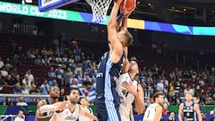 How long are FIBA basketball games and how many minutes are each quarter?