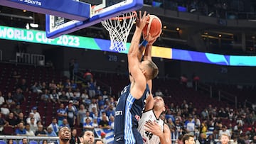 Greece's Emmanouil Chatzidakis (L) shoots under pressure from Jordan's Ahmad Al Dwairi during the FIBA Basketball World Cup Group C match between Greece and Jordan at the Mall of Asia Arena in Pasay City, suburban Manila, on August 26, 2023. (Photo by Ted ALJIBE / AFP)