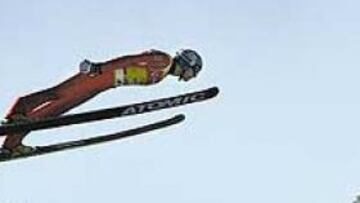 <b>VUELO TRIUNFAL. </b>El finlandés Ahonen realizó el mejor salto de Año Nuevo en la estación de Garmisch.