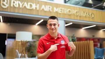 Álvaro Obarrio firma con el Atlético.