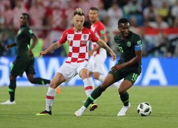 Es un centrocampista que tiene ofensiva y defensiva, también es el capitán de la selección de Nigeria.