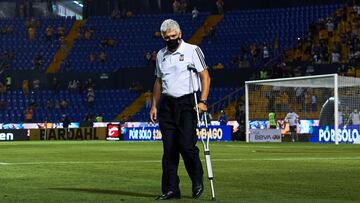 Tuca aclara el incidente con el aficionado: "No soy centenario para caerles bien a todos"