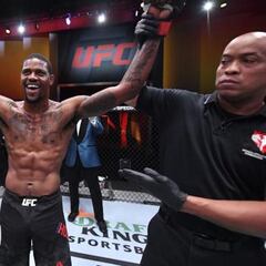 Holland, a por su premio tras '210 días de oro' en UFC