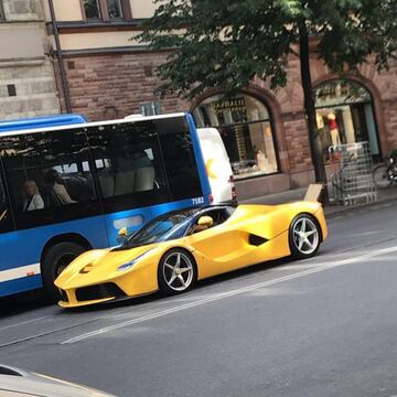 El Lamborghini Gallardo de igual manera forma parte de la lujosa colección del ariete sueco