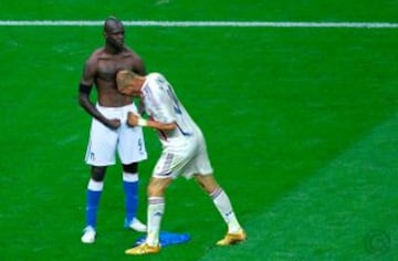 Polémico en la cancha y una celebridad en las redes, este es Mario Balotelli.