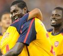 Adebayor renueva su contrato con el Arsenal