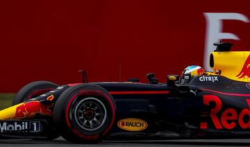 Daniel Ricciardo.