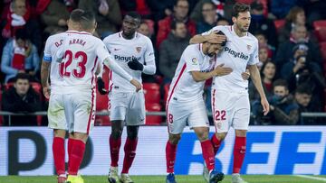 El Mudo abraza a Nolito.