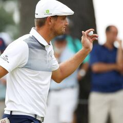 DeChambeau gana; lidera la FedEx y camina hacia la Ryder