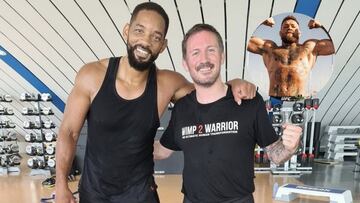 Will Smith junto a John Kavanagh, el entrenador de Conor McGregor.