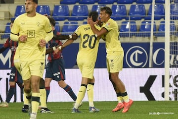 Centelles, tras su gran gol en Huesca.