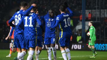 LUTON, ENGLAND - MARCH 02: Romelu Lukaku of Chelsea celebrates with teammates after scoring their team's third goal during the Emirates FA Cup Fifth Round match between Luton Town and Chelsea at Kenilworth Road on March 02, 2022 in Luton, England. (P