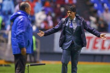 El Rebaño Sagrado dominó a Puebla durante 45 minutos, lapso en el que tomaron una ventaja de dos goles. Sin embargo, el equipo se desmoronó tras el descanso y en el segundo tiempo demostró el por qué no recibirá su invitación a la fiesta grande del fútbol mexicano.