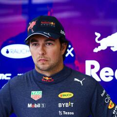 Checo Pérez batalla para acoplarse al RB18