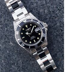 Reloj Invicta para hombre: preciso, elegante y resistente al agua