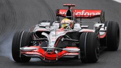 El piloto inglés de McLaren-Mercedes se alzó con su primer campeonato mundial tras el Gran Premio de Brasil donde tenía a Felipe Massa de rival. Se convirtió con 23 años en el piloto más joven en proclamarse campeón.
