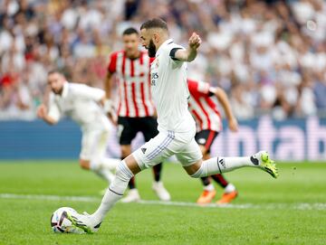 No falló en el día de su despedida. Lanzó Karim Benzema al medio, engañando a Unai Simón. El capitán marca en el día de su despedida.