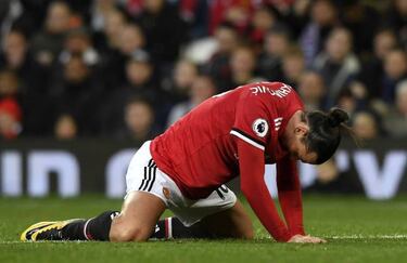 Mourinho facing striker crisis