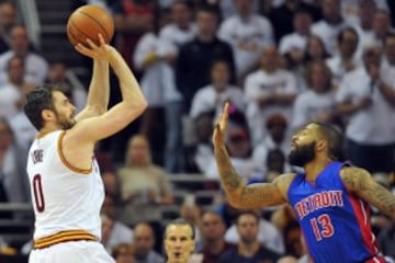 Kevin Love y Marcus Morris.