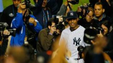 el paname&ntilde;o Mariano Rivera, el n&uacute;mero 42 de los Yankees, se despide tras 19 temporadas en Nueva York.