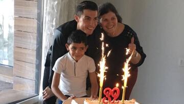 Cristiano celebra su cumpleaños con su madre y su hijo