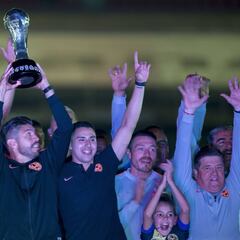 América celebró sus tres títulos con la afición