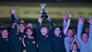 América celebró sus tres títulos con la afición