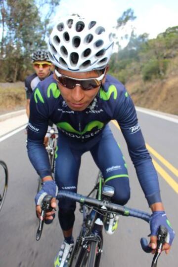 Nairo Quintana hizo un recorrido de casi 400 kil&oacute;metros por Boyac&aacute;. No es nada raro, son las carreteras de su tierra que conoce como la palma de su mano y en las que siempre entrena. Lo diferente esta vez fue que lo hizo ante los ojos de la prensa. Fue un recorrido lleno de expectativa por ver al ciclista que har&aacute; so&ntilde;ar a Colombia en el Tour de Francia y en el que tambi&eacute;n hubo un momento para parar a comer una rica arepa boyacense.