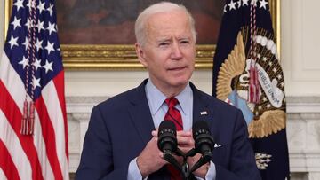 FOTO DE ARCHIVO: El presidente de Estados Unidos, Joe Biden, habla sobre el tiroteo masivo en Colorado desde el Comedor Estatal de la Casa Blanca en Washington, Estados Unidos, 23 de marzo de 2021.