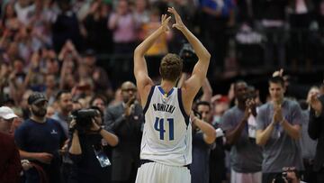 DALLAS, TX - MARCH 07: Dirk Nowitzki #41 of the Dallas Mavericks celebrates after scoring his 30,000 career point in the second quarter against the Los Angeles Lakers at American Airlines Center on March 7, 2017 in Dallas, Texas. NOTE TO USER: User expressly acknowledges and agrees that, by downloading and/or using this photograph, user is consenting to the terms and conditions of the Getty Images License Agreement.   Ronald Martinez/Getty Images/AFP
 == FOR NEWSPAPERS, INTERNET, TELCOS &amp; TELEVISION USE ONLY ==