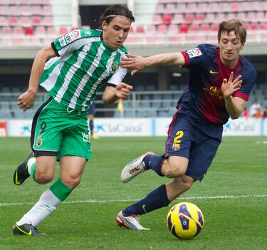 El lateral derecho gerundense fue canterano del Barcelona desde alevines y pasó por todas las categorías llegando incluso a jugar algún amistoso veraniego con el primer equipo blaugrana. En 2015 se desligó de Can Barça y continuó su carrera en Arouca, Metz, Almería y desde 2021, Rayo Vallecano.