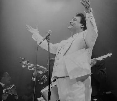 Juan Gabriel se reuniría con AMLO para su reaparición