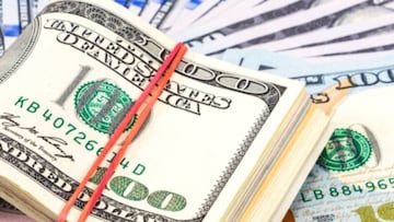 Billetes de cien dólares vía Getty Images.