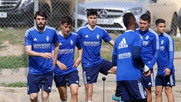 Eugeni, Francés, Grau, Zapater y Bermejo, con Jair de espaldas, durante un entrenamiento.