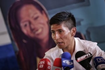 El crack colombiano entregó en el colegio donde estudió, Alejandro de Humbolt, en Arcabuco, el aula digital con el patrocinio de Movistar Team, su equipo.