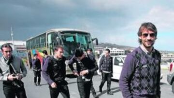 <b>A POR TODAS. </b>Márquez sonríe a la cámara a la salida del equipo del estadio, poco antes de tomar el avión a Madrid. El goleador tiene ganas de volver a alzar los brazos y mastica lo mejor para esta tarde.