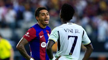 Raphinha, con Vinicius.