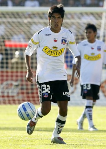 Le anotó a Cobreloa en su debut en 2006. Después jugó en la B y en Tercera. Su último club fue La Pintana.


