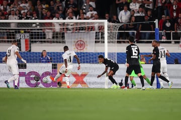 Alaba anotó el 1-0 tras el rechace de un tiro de Benzema.