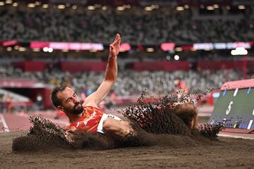 El atleta español, de 29 años, se mete en la final gracias a su salto de 7,98. Es su primera final olímpica. La final será en la madrugada del lunes 2.