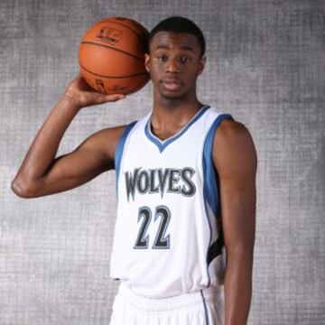 Con sólo 20 años, Andrew Wiggins es la joya emergente de la NBA y la figura de la Selección de Canadá. Estrella de los Timberwolves de Minnesota, ganador del premio a Mejor Novato de la Temporada 2014-2015, está considerado como la máxima promesa del baloncesto actual.