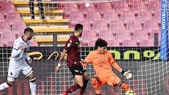Guillermo Ochoa le ganó la partida a Florian Thauvin en Italia