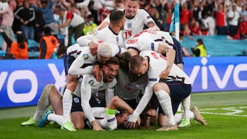 Los jugadores ingleses preparan una gran fiesta.