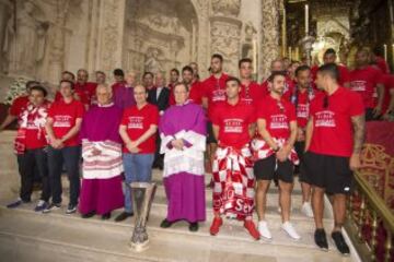 The tophy is offered to the Virgen de los Reyes.