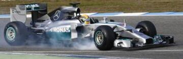 Lewis Hamilton piloto de Mercedes con el nuevo W05 en Jerez.