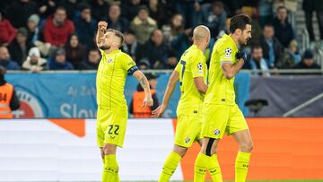 Bratislava (Slovakia (slovak Republic)), 05/11/2024.- Players of Zagreb celebrate a goal during the UEFA Champions League match between Slovan Bratislava and GNK Dinamo Zagreb in Bratislava, Slovakia, 05 November 2024. (Liga de Campeones, Eslovaquia) EFE/EPA/JAKUB GAVLAK