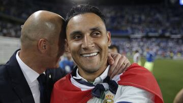 Keylor Navas, celebrando el título de Liga con Zidane.