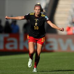 Vanhaevermaet rebaja la euforia de una Islandia peleona