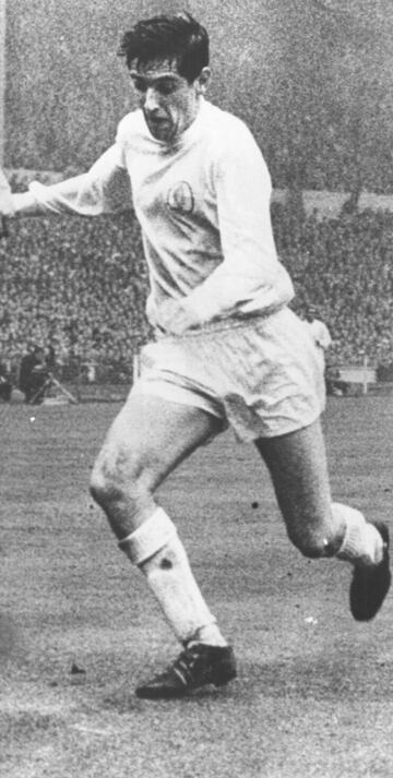 Fallecido a los 79 años, Hunter jugó como defensa en el Leeds United y fue campeón de mundo con Inglaterra en 1966. Con su club ganó la liga en 1969 y 1974 y la FA Cup en 1972 y 1974.