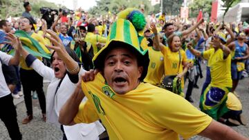La afición de Brasil ilusionada con el pase a octavos.